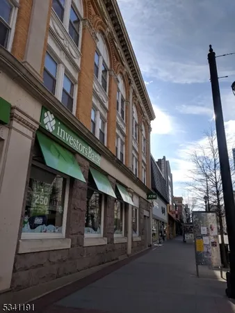 $2,600 | 385 George Street, Unit 3B, New Brunswick, NJ 08901