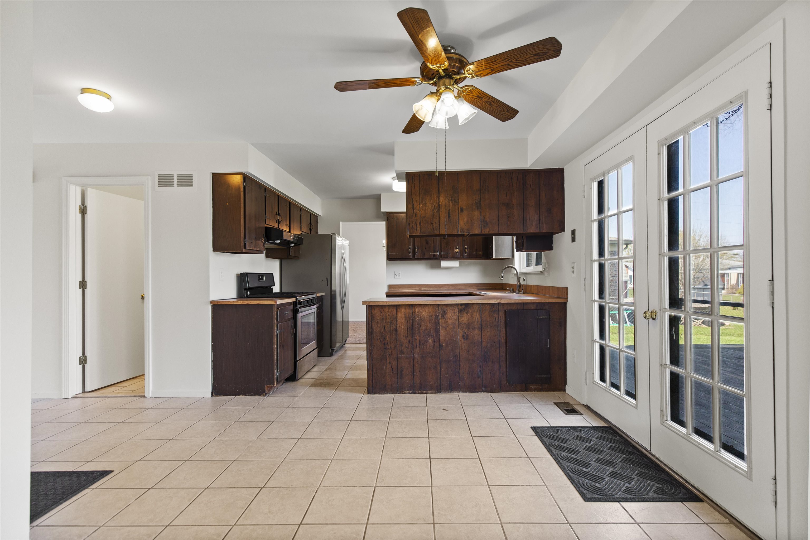 14155 Martin Road Warren, MI 48088 - Photo 13 of 40 50172230-27469b54-7cf6-4520-a700-c8cf9b69f8d9.JPG