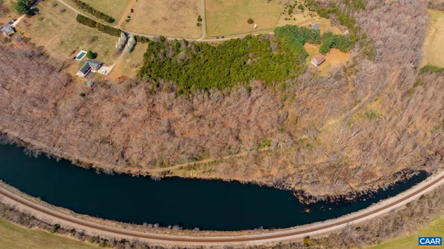 a view of a bathtub in a backyard
