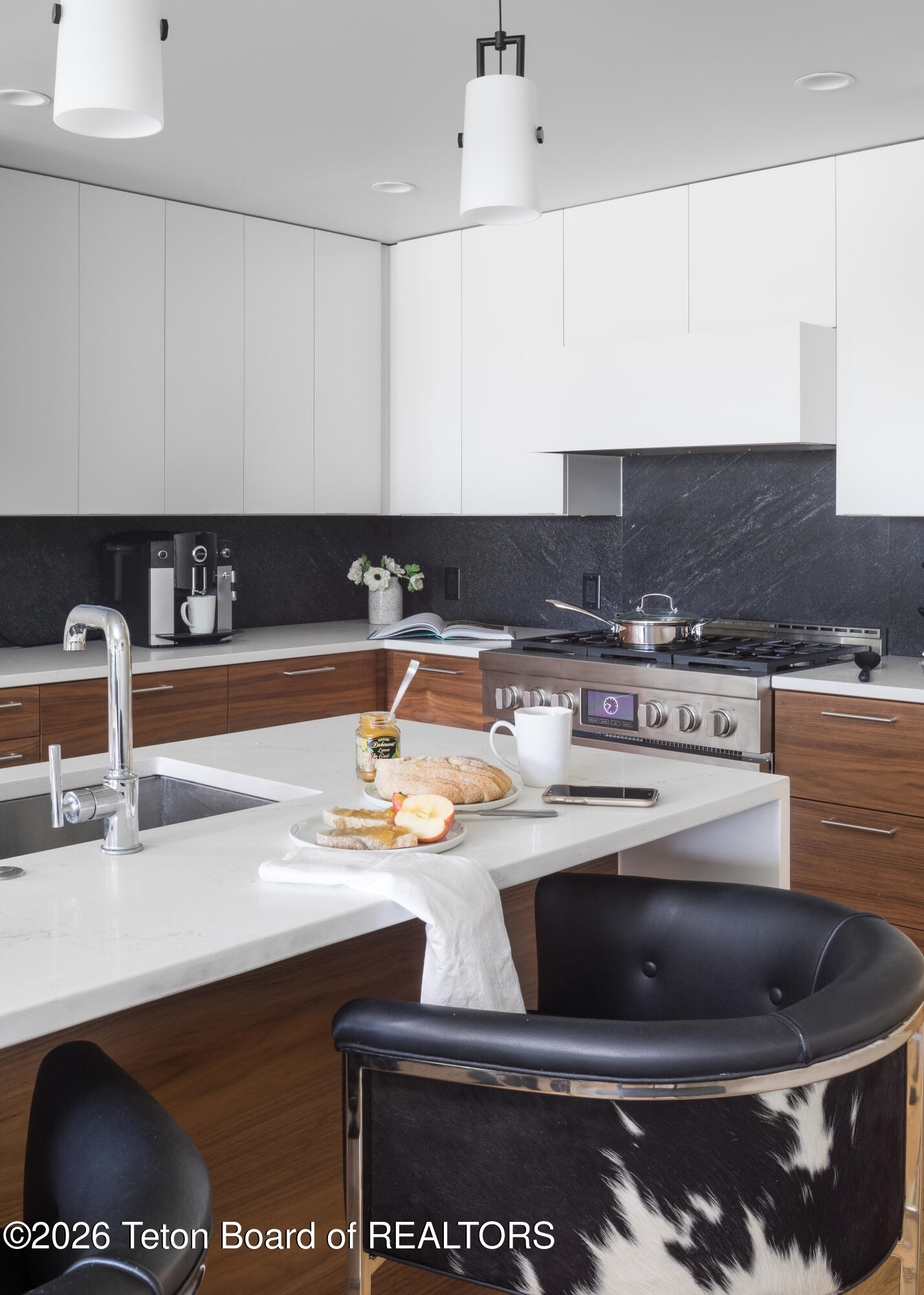 680 South Cache Street, Unit 202 Jackson, WY 83001 - Photo 8 of 14 Kitchen