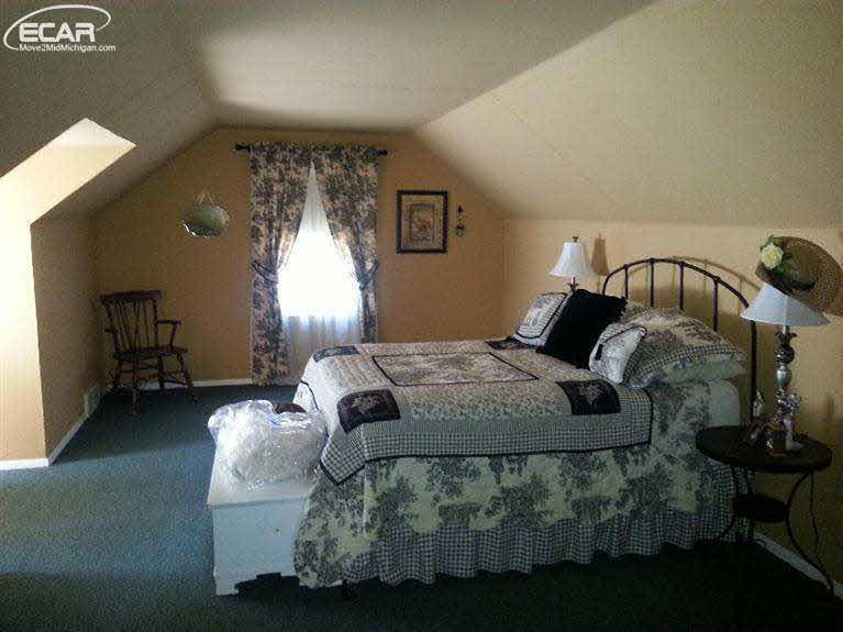 2010 Miller Road Flint, MI 48503 - Photo 8 of 10 21175212-7.JPG