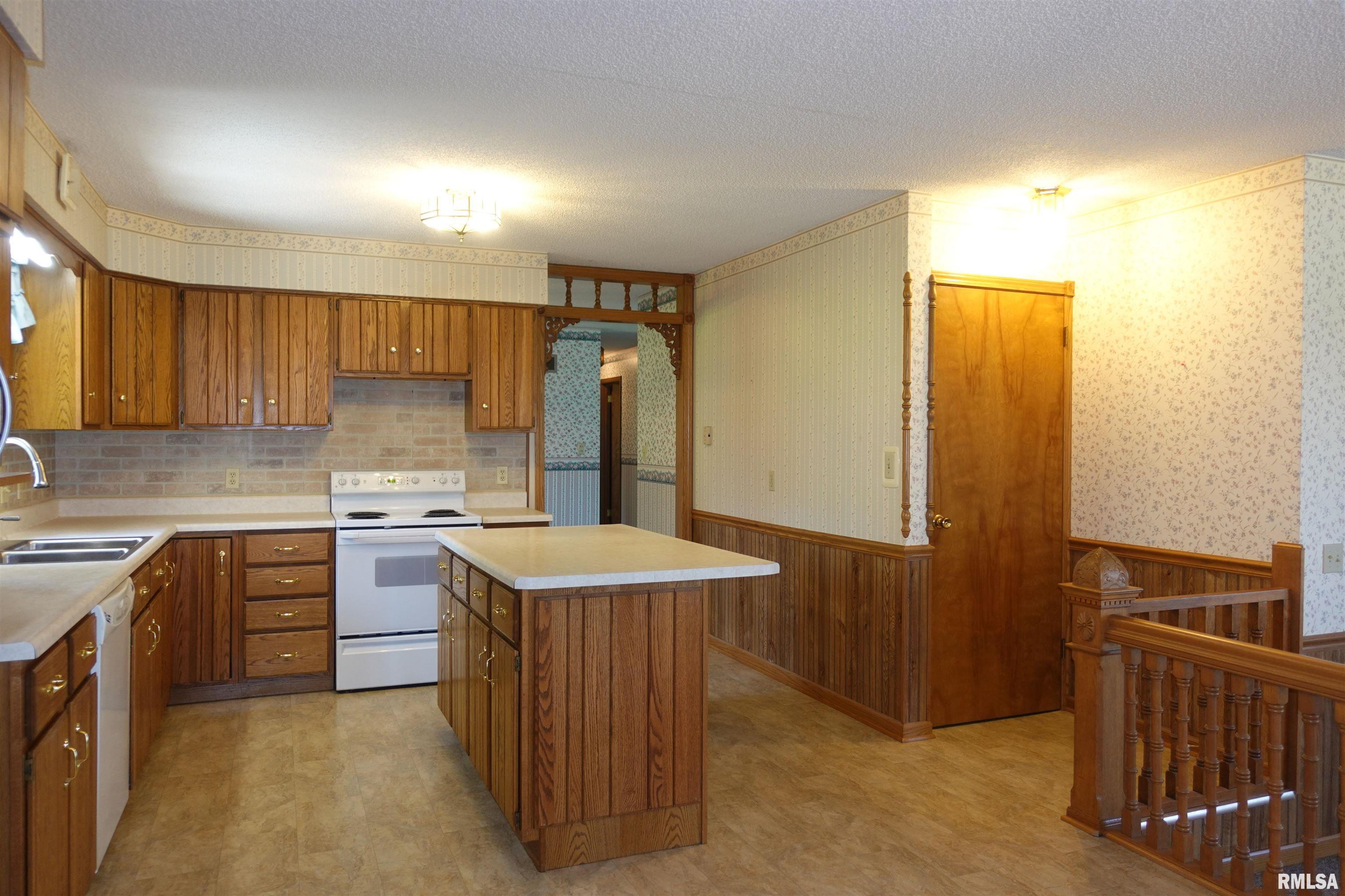 224 East Victoria Street Wataga, IL 61488 - Photo 13 of 38