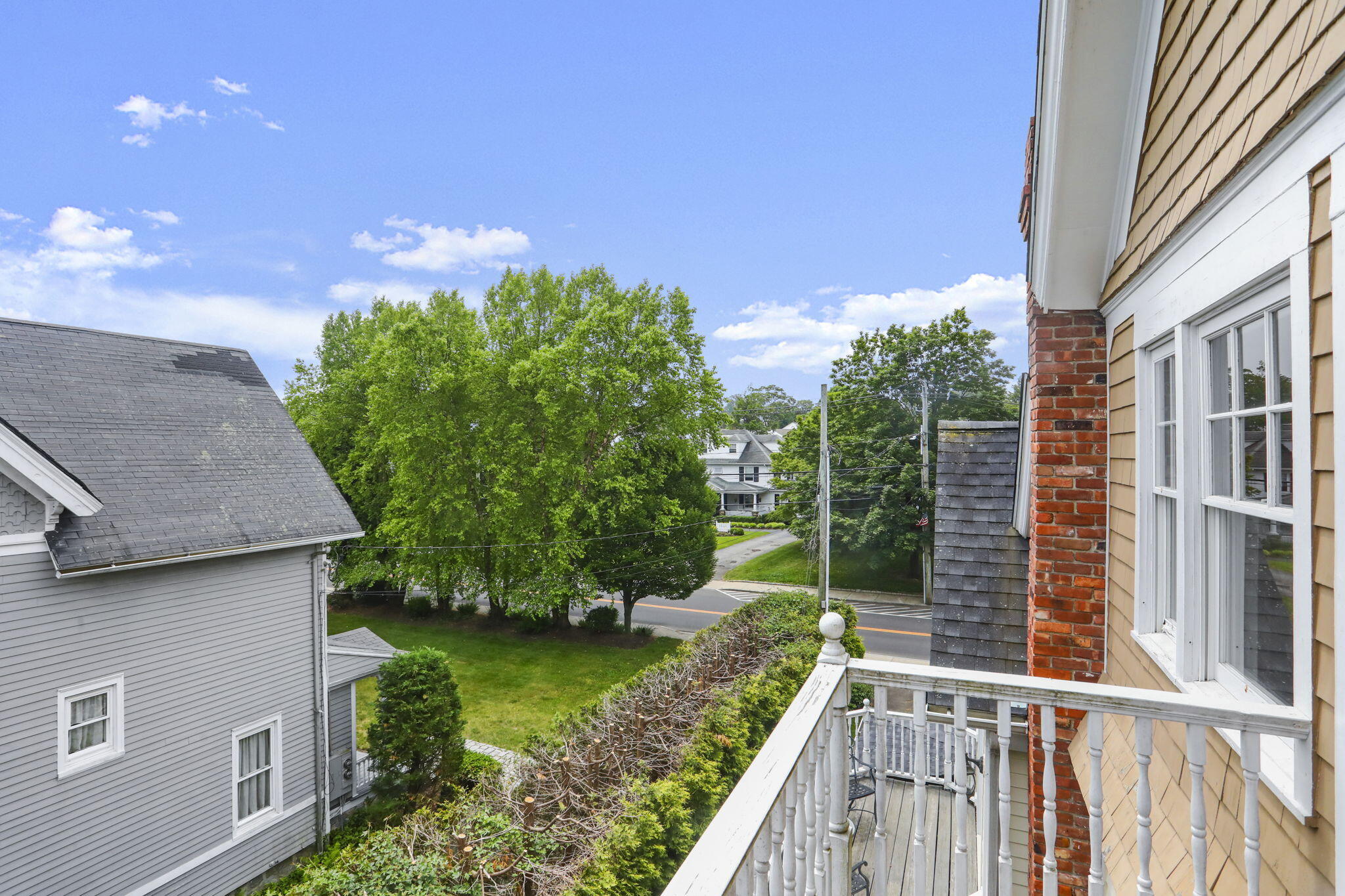 190 Main Street, Unit B New Canaan, CT 06840 - Photo 27 of 32 a view of a backyard with plants
