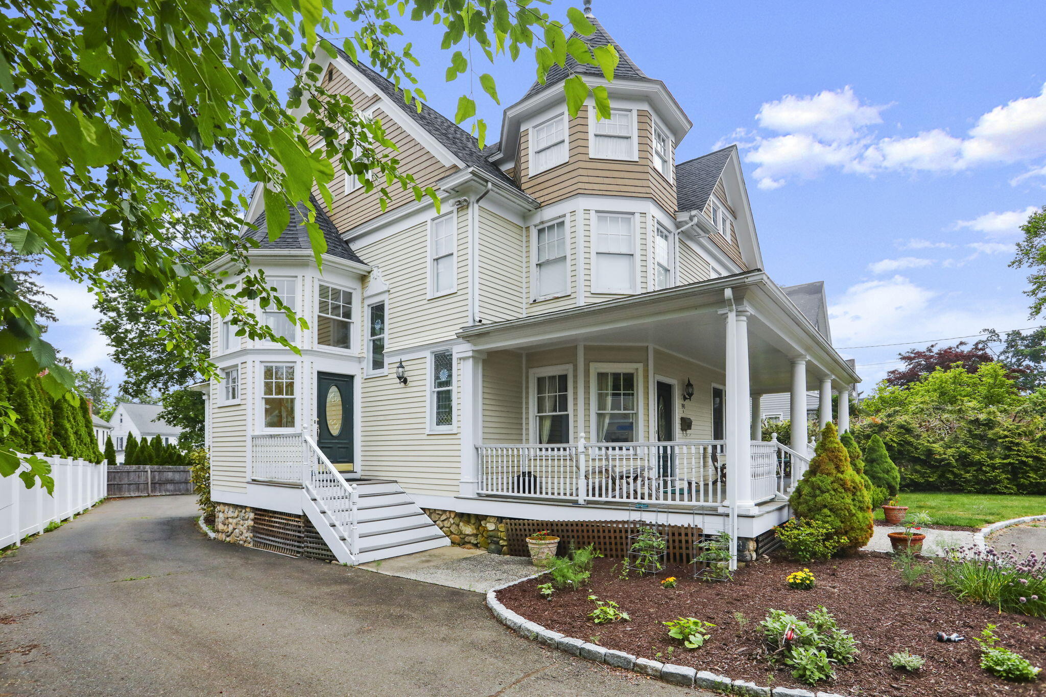 190 Main Street, Unit B New Canaan, CT 06840 - Photo 31 of 32 front view of a house with a yard