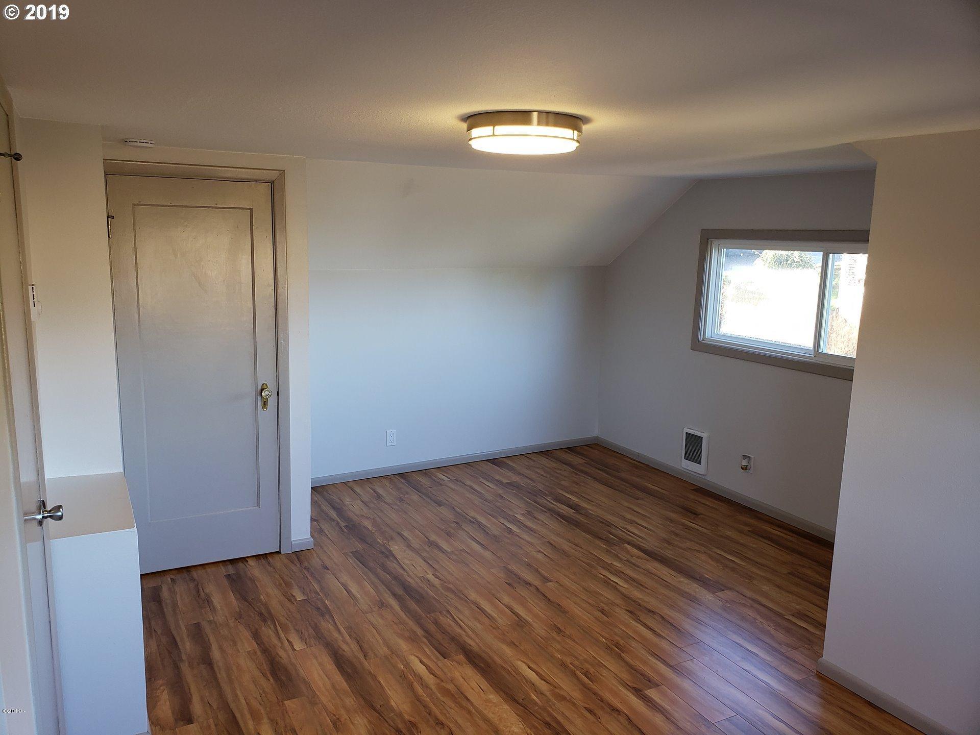 545 Southwest Fleet Avenue Lincoln City, OR 97367 - Photo 21 of 31 19440387-21