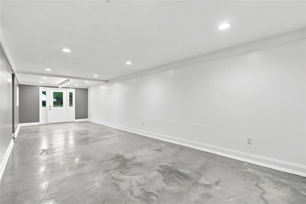 5761 Library Road Bethel Park, PA 15102 - Photo 4 of 27 Gallery Image 4