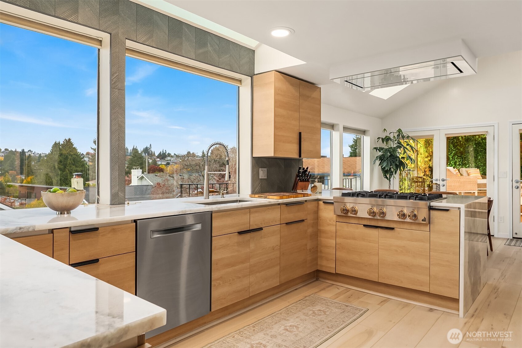 2910 West Smith Street Seattle, WA 98199 - Photo 11 of 40