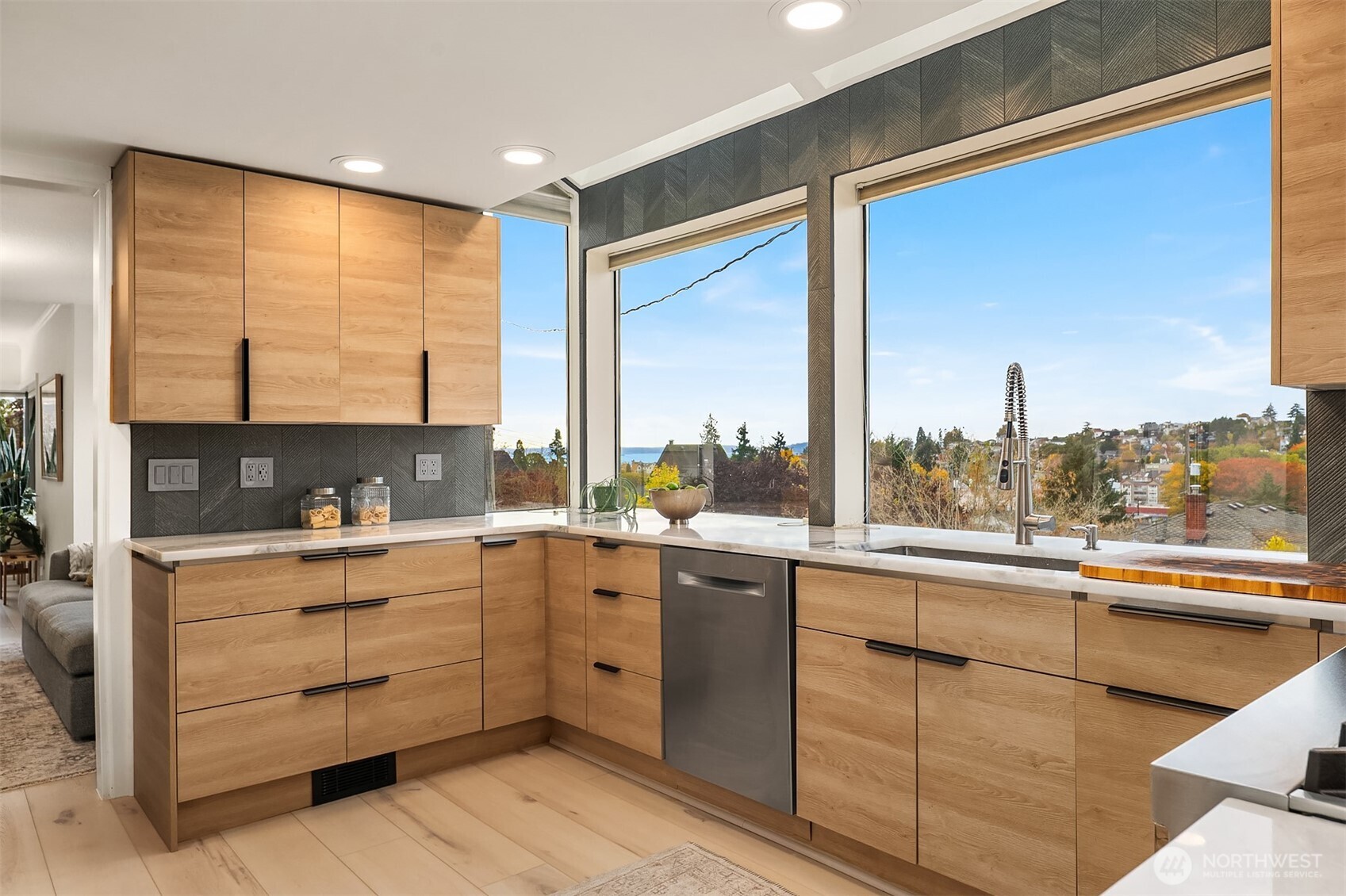 2910 West Smith Street Seattle, WA 98199 - Photo 13 of 40