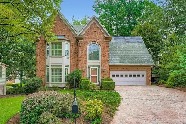 $695,000 | 1959 Clairborne Court, Dunwoody, GA 30338