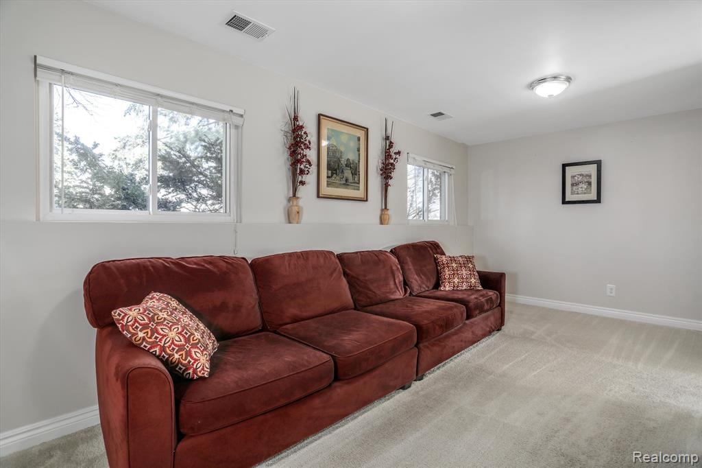 2063 Warrington Road Rochester Hills, MI 48307 - Photo 15 of 32