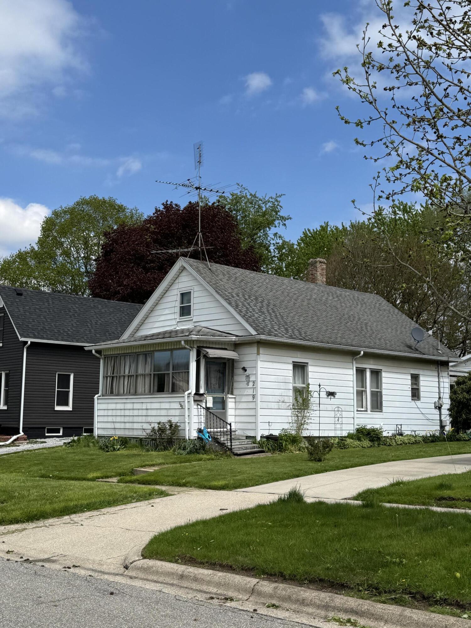 219 Cable Street La Porte, IN 46350 - Photo 1 of 5 1500x2000