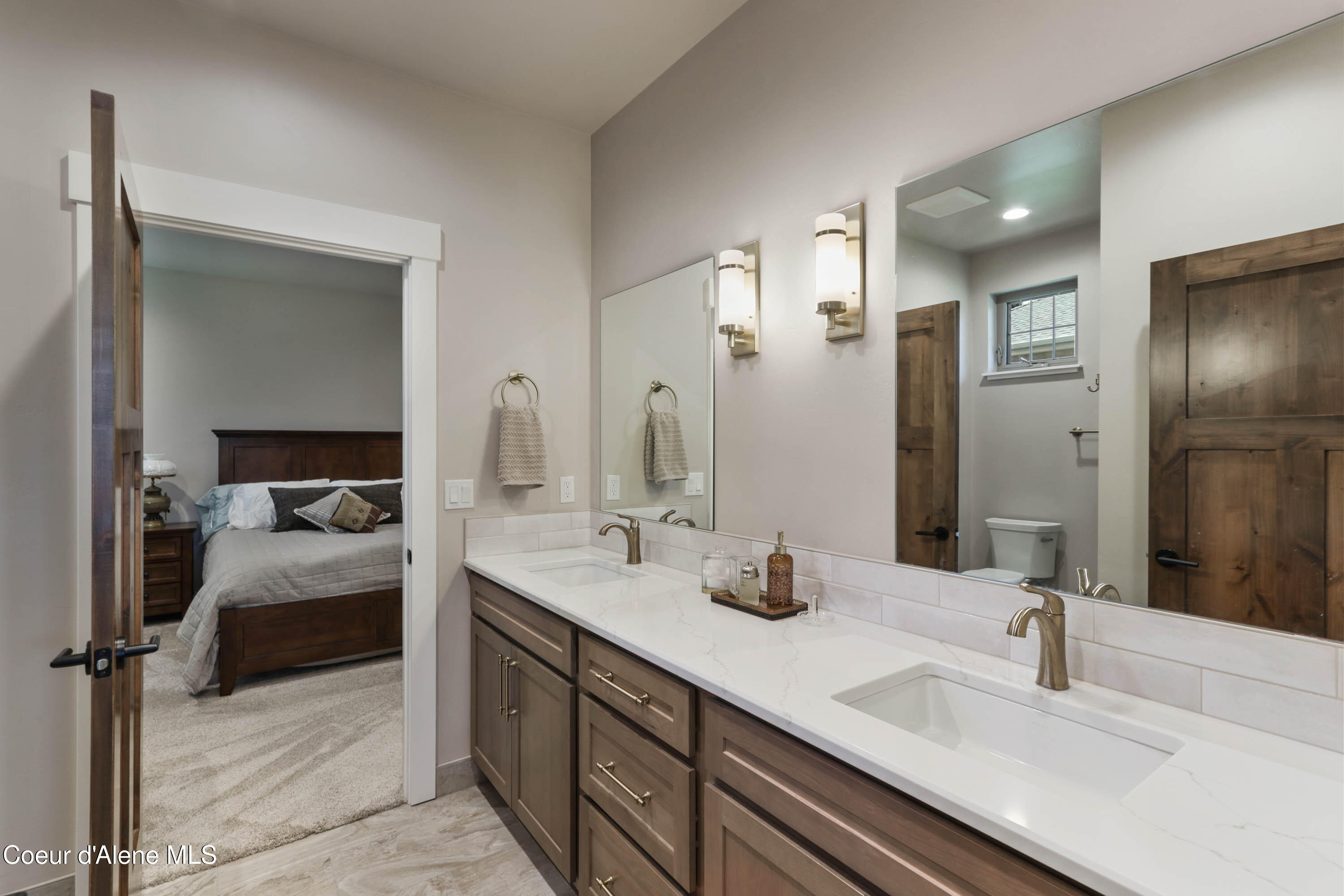 403 Slaveck Dover, ID 83825 - Photo 35 of 55 Jack and Jill Bathroom