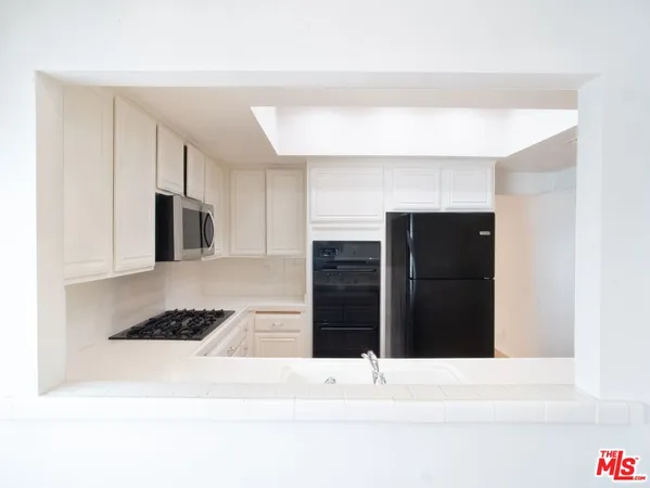 $4,995 | 1655 Selby Avenue, Unit 101, Los Angeles, CA 90024