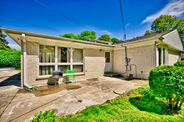a view of house with backyard space and porch