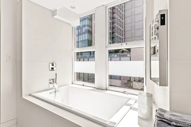 $1,100,000 | 1615 Broadway, Unit 5, Oakland, CA 94612