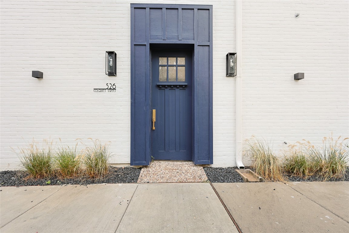 526 Colquitt Street Houston, TX 77006 - Photo 2 of 30 Stylish main entrance. The deep blue door is highlighted by the white brick facade