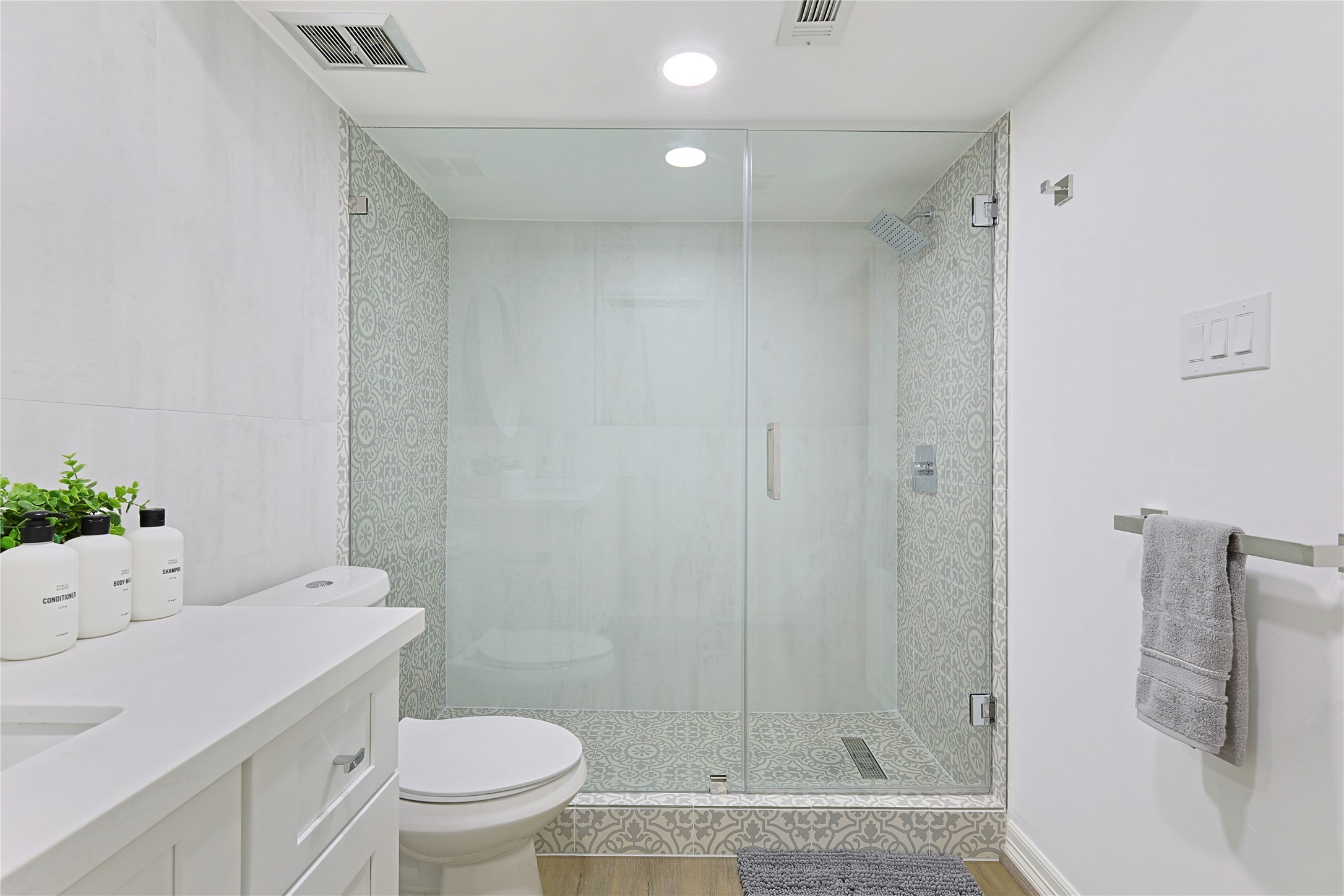 526 Colquitt Street Houston, TX 77006 - Photo 26 of 30 a bathroom with a granite countertop sink toilet and shower