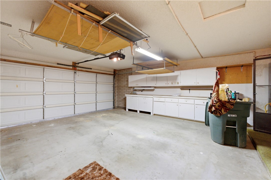 590 Ridgecrest Drive Kingman, AZ 86409 - Photo 27 of 33 a view of a garage room