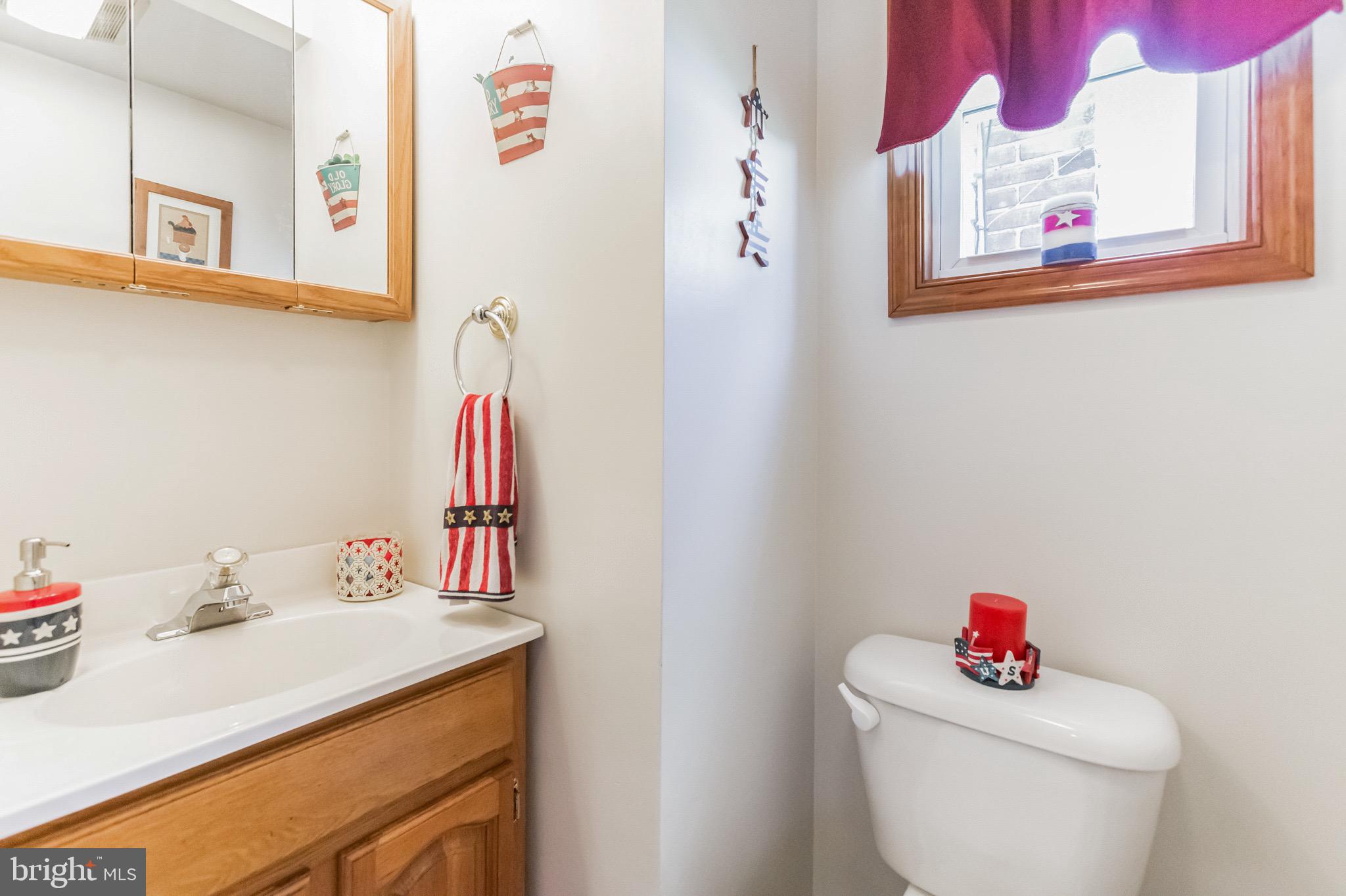 725 Thorndale Road Aldan, PA 19018 - Photo 14 of 30 First floor powder room