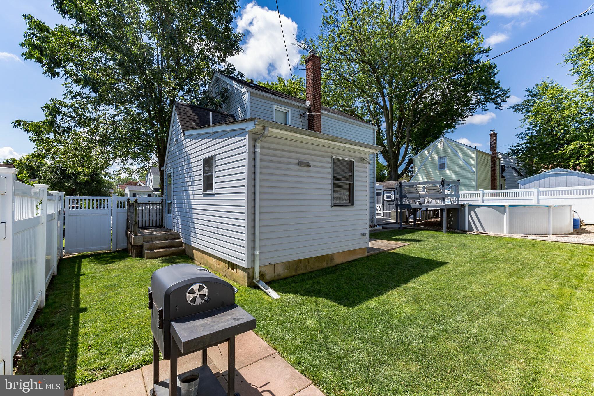 725 Thorndale Road Aldan, PA 19018 - Photo 3 of 30 The perfect backyard oasis!
