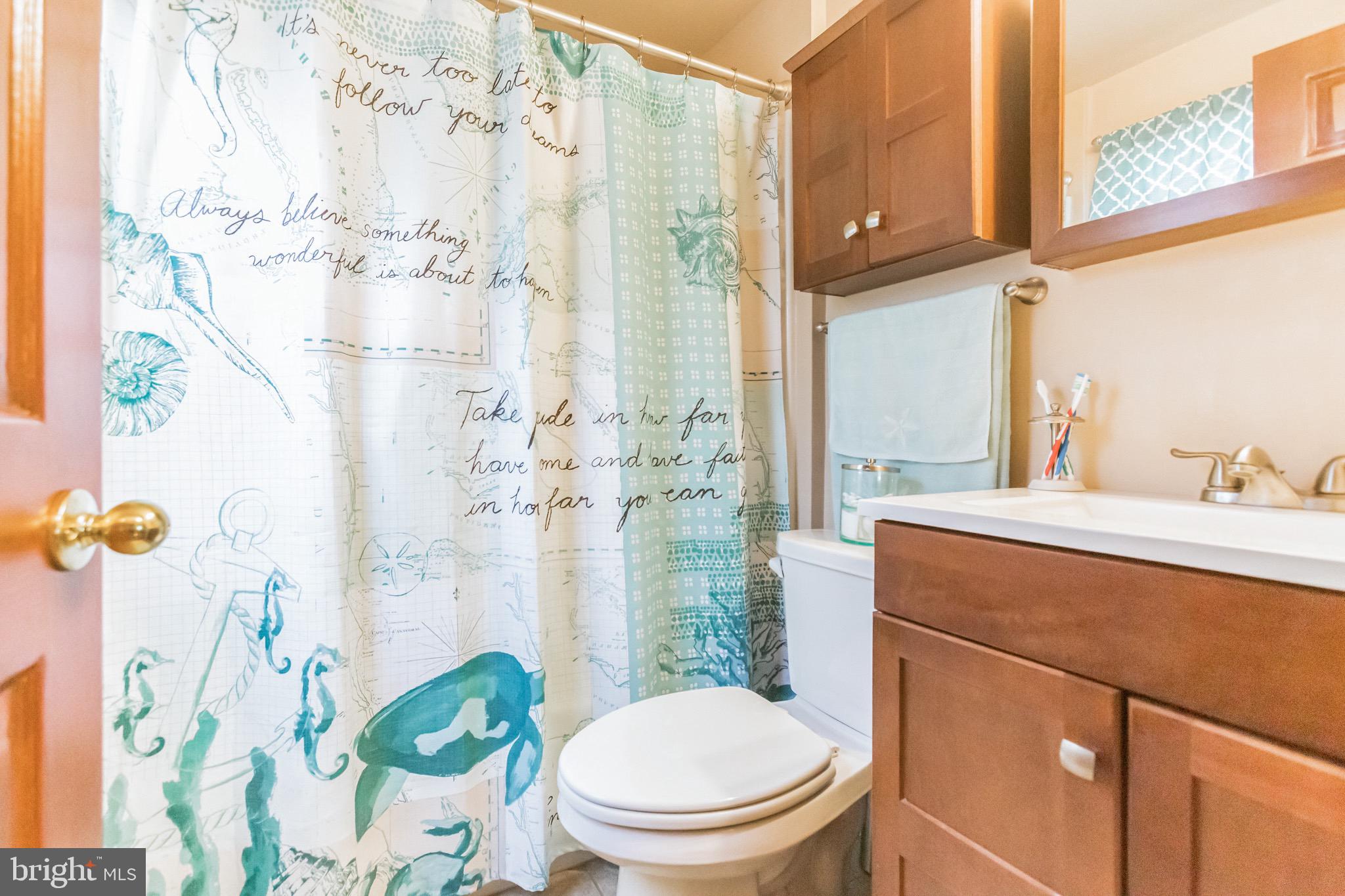 725 Thorndale Road Aldan, PA 19018 - Photo 21 of 30 Upper Floor Full Bathroom