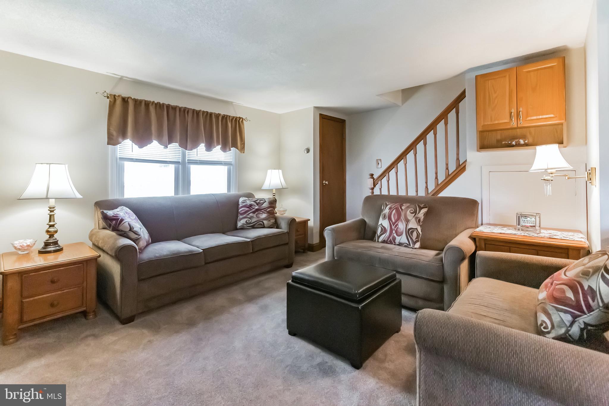 725 Thorndale Road Aldan, PA 19018 - Photo 9 of 30 Living room
