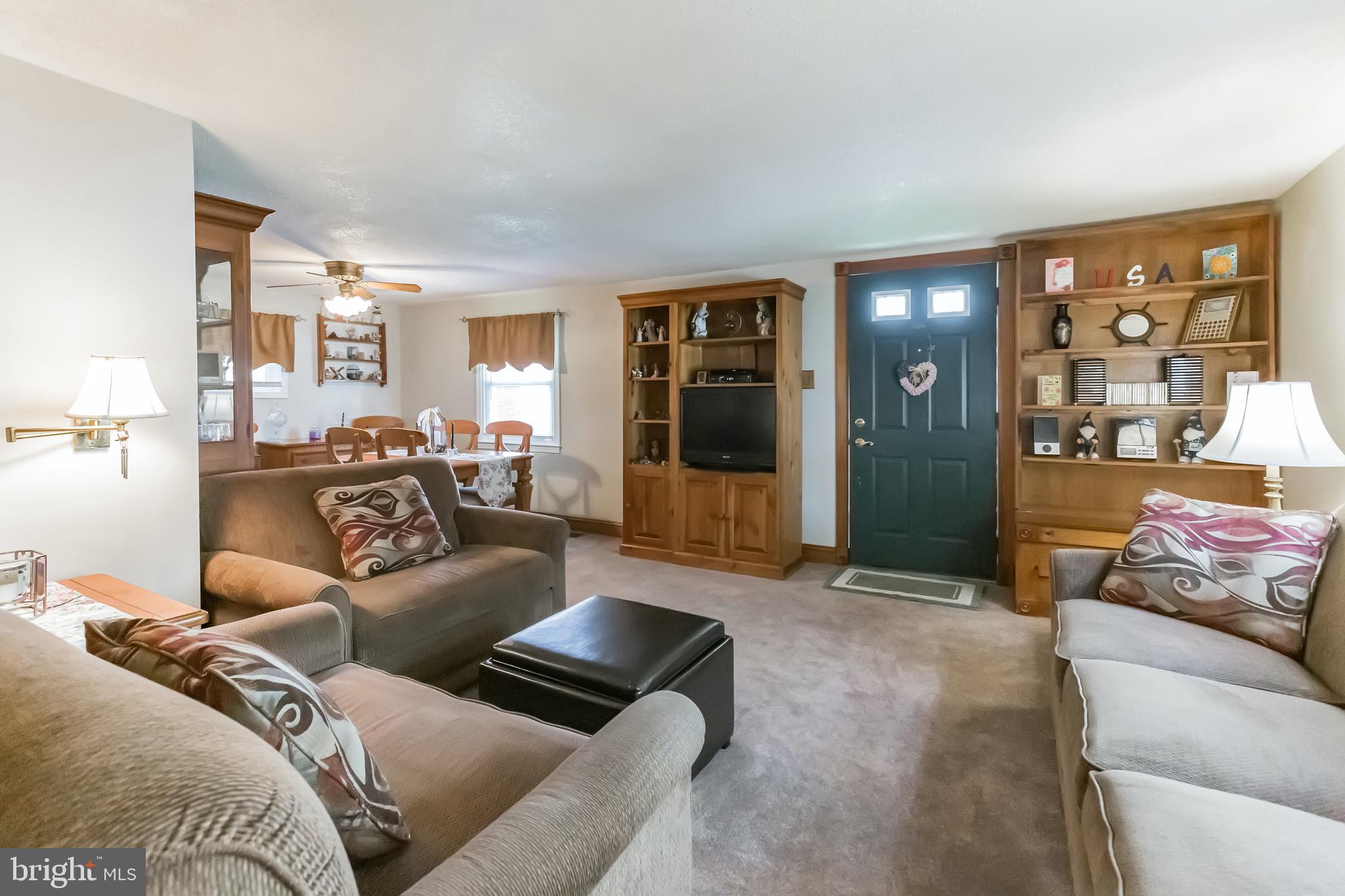 725 Thorndale Road Aldan, PA 19018 - Photo 10 of 30 Living room