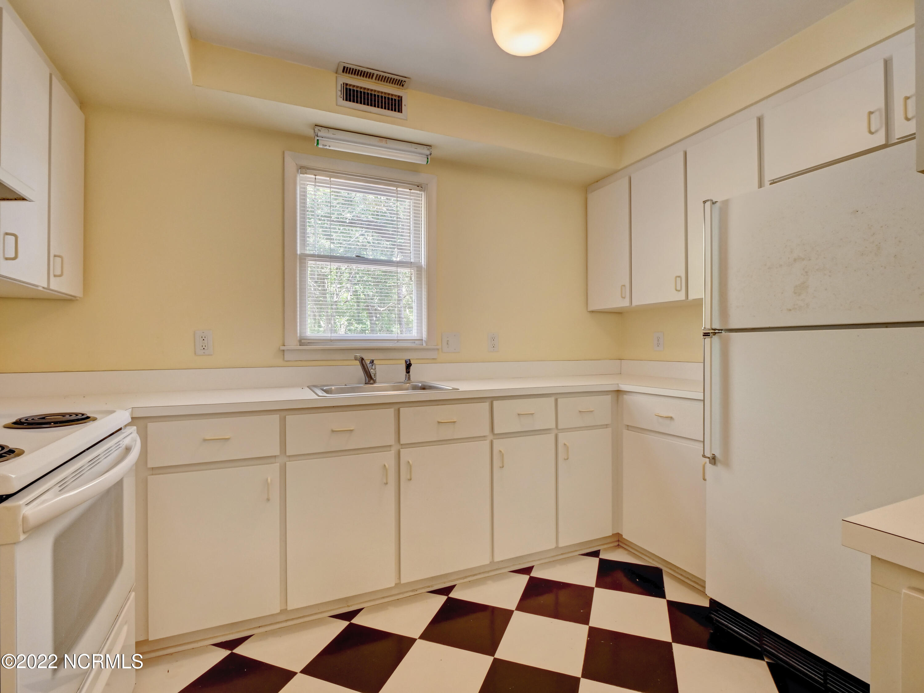 409 Cole Drive Hampstead, NC 28443 - Photo 16 of 71 015_p5733226_27_28_29_30_31_32