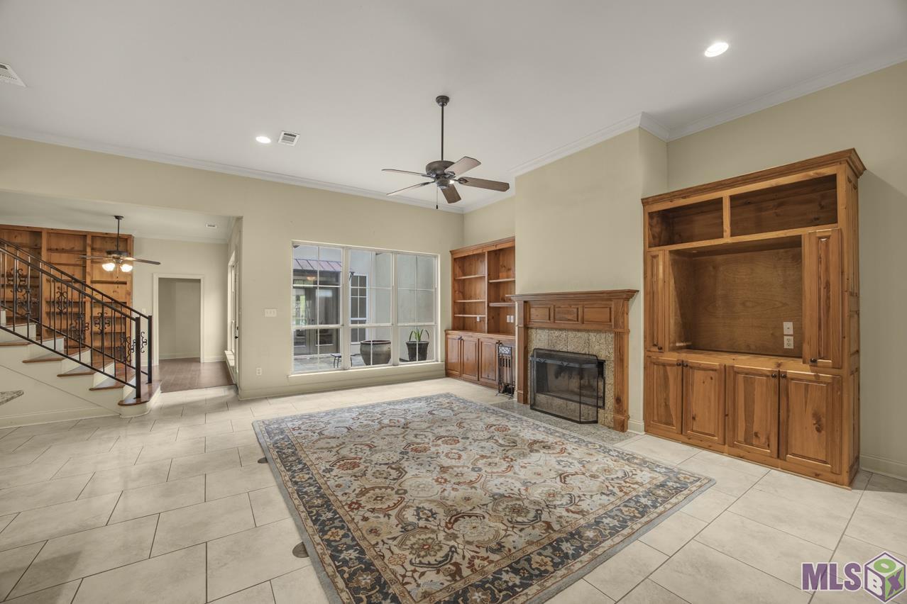 2008 Lac Cache Court Baton Rouge, LA 70816 - Photo 3 of 23 Living Area