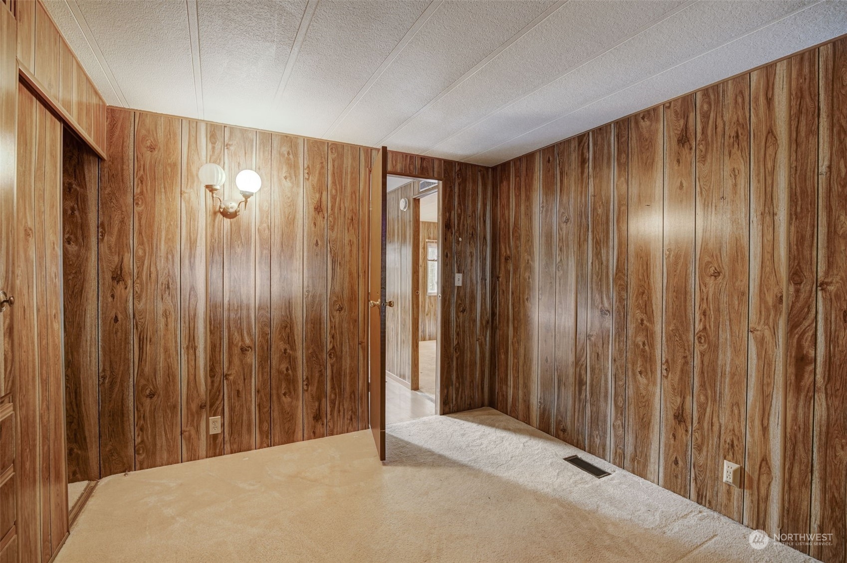 23708 Locust Way, Unit 28A Bothell, WA 98021 - Photo 24 of 40 a view of a elevator