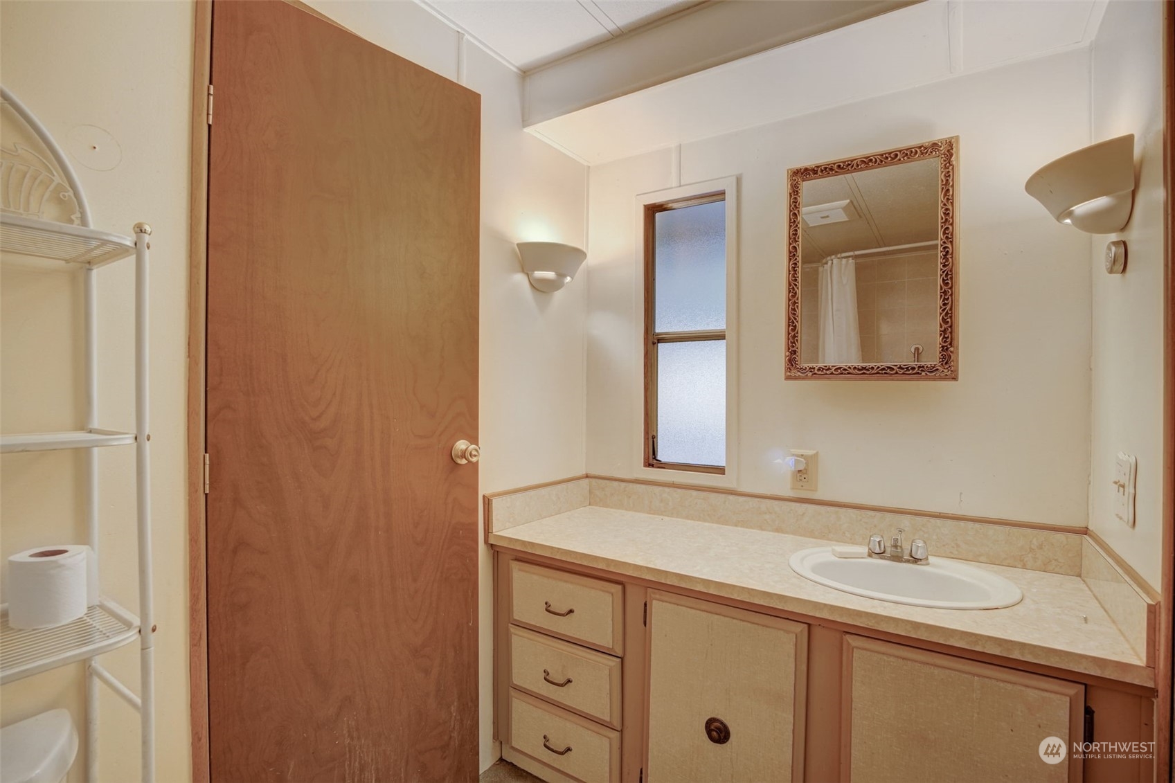 23708 Locust Way, Unit 28A Bothell, WA 98021 - Photo 27 of 40 a bathroom with 2 sink and a mirror