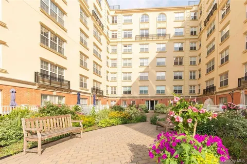 $735,000 | 10 Byron Place, Unit 604, Larchmont, NY 10538