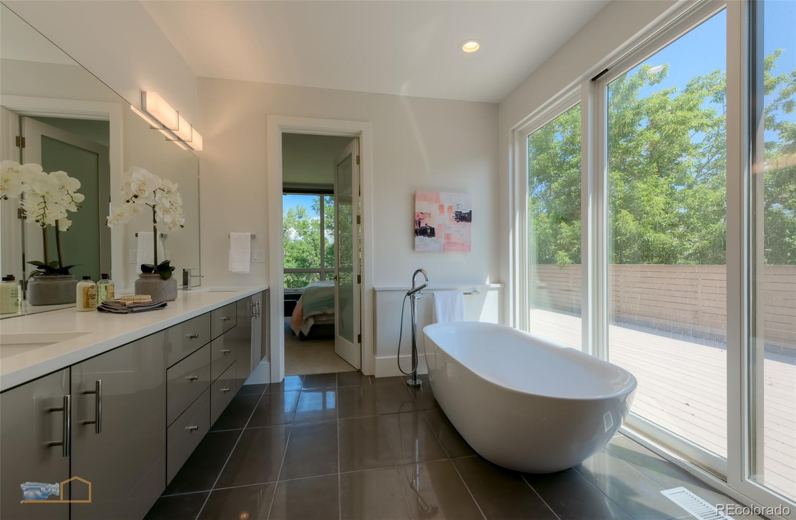 441 Arapahoe Avenue Boulder, CO 80302 - Photo 25 of 40 a spacious bathroom with a large tub and sink