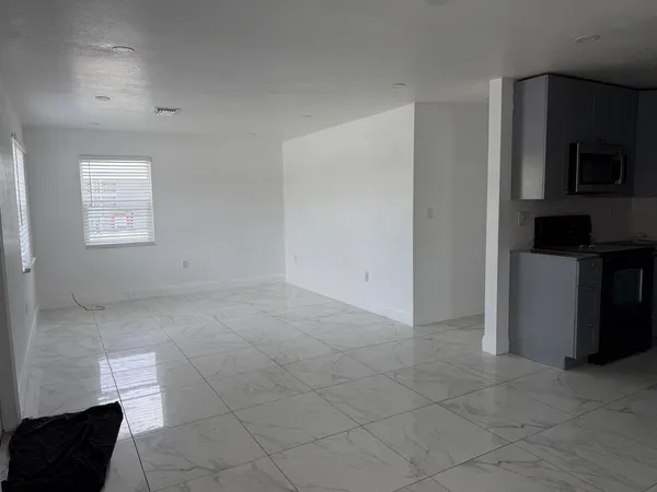 $2,900 | 294 Southwest 1st Street, Deerfield Beach, FL 33441