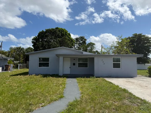 $3,000 | 294 Southwest 1st Street, Deerfield Beach, FL 33441