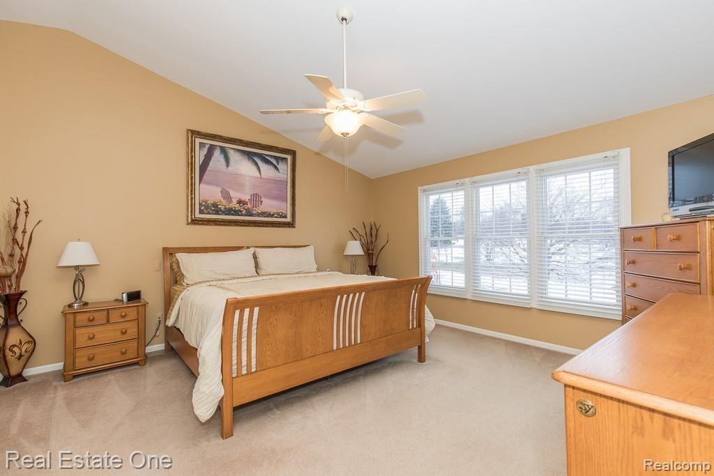 2392 Pleasant View Drive Rochester Hills, MI 48306 - Photo 18 of 39