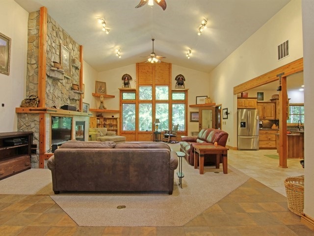 442 Riverbend Loop Road Cusick, WA 99119 - Photo 7 of 20