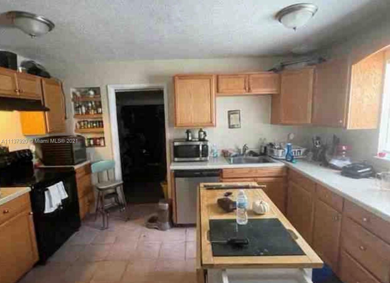 1333 West 24th Street Riviera Beach, FL 33404 - Photo 4 of 8 Gallery Image 4