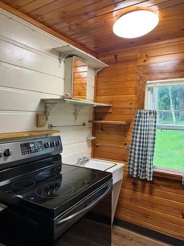 $75,000 | 164 McGregor Heights Road, Mcgregor, IA 52157