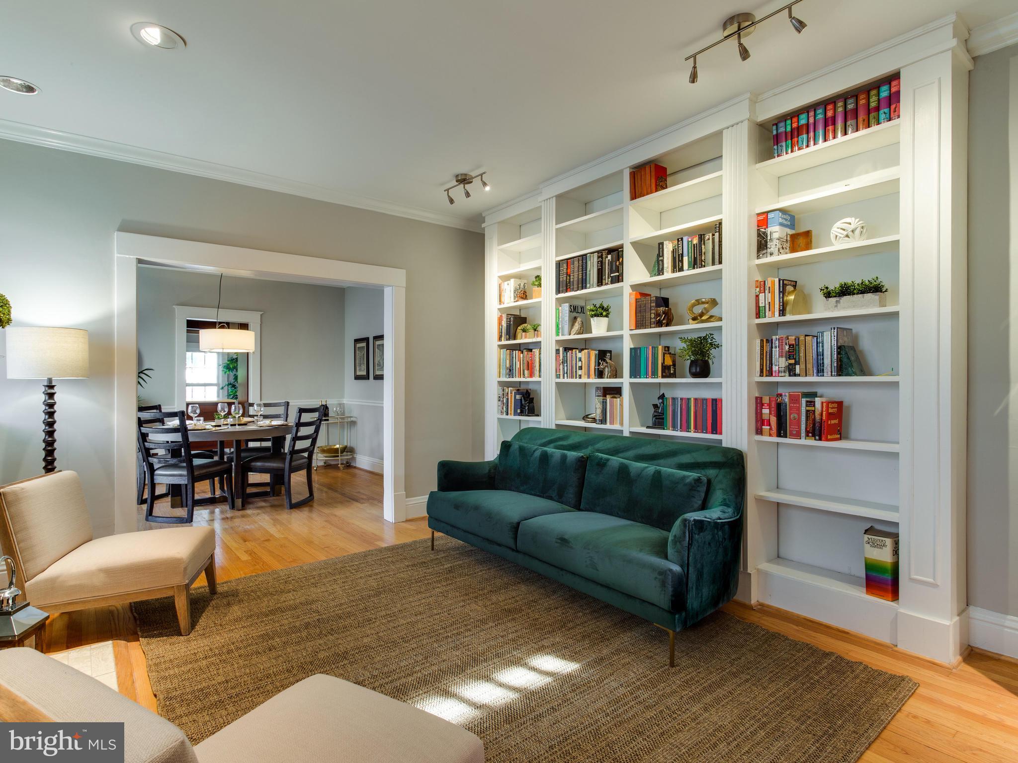 1217 Russell Road Alexandria, VA 22301 - Photo 11 of 30 Living Room