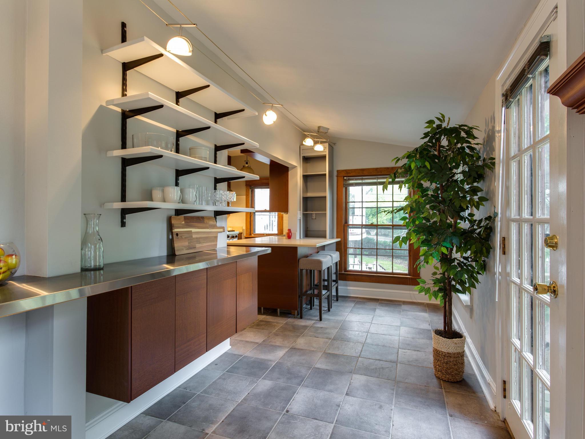 1217 Russell Road Alexandria, VA 22301 - Photo 6 of 30 Interior (General)