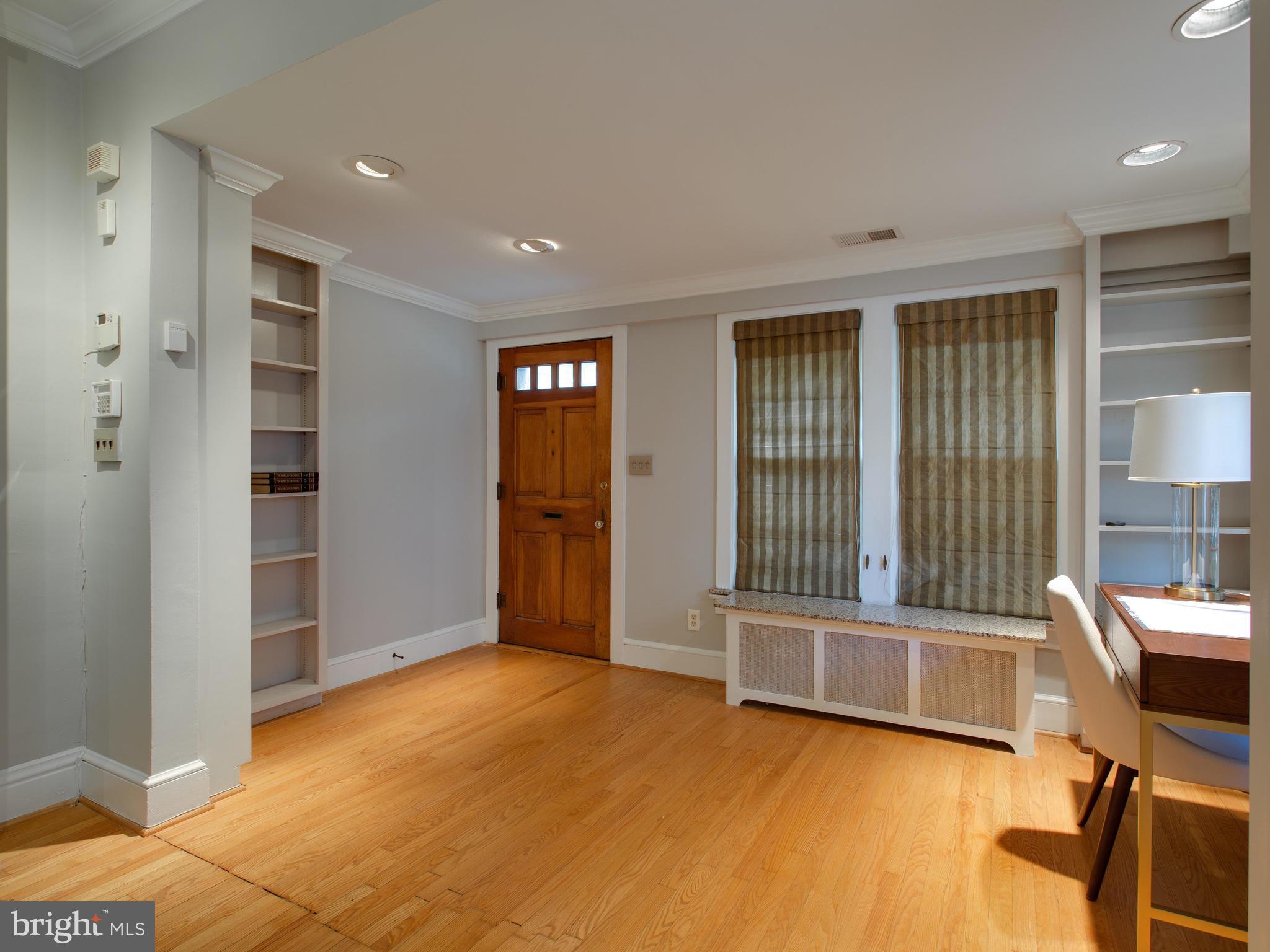 1217 Russell Road Alexandria, VA 22301 - Photo 7 of 30 Interior (General)