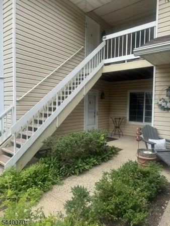 $3,100 | 78 Wendover Court, Bedminster, NJ 07921