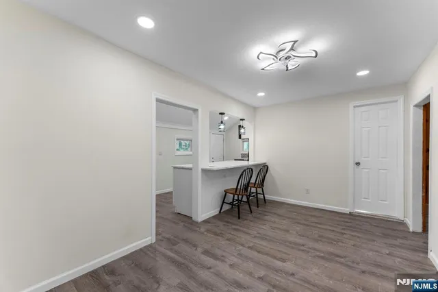 a view of a livingroom with a workspace