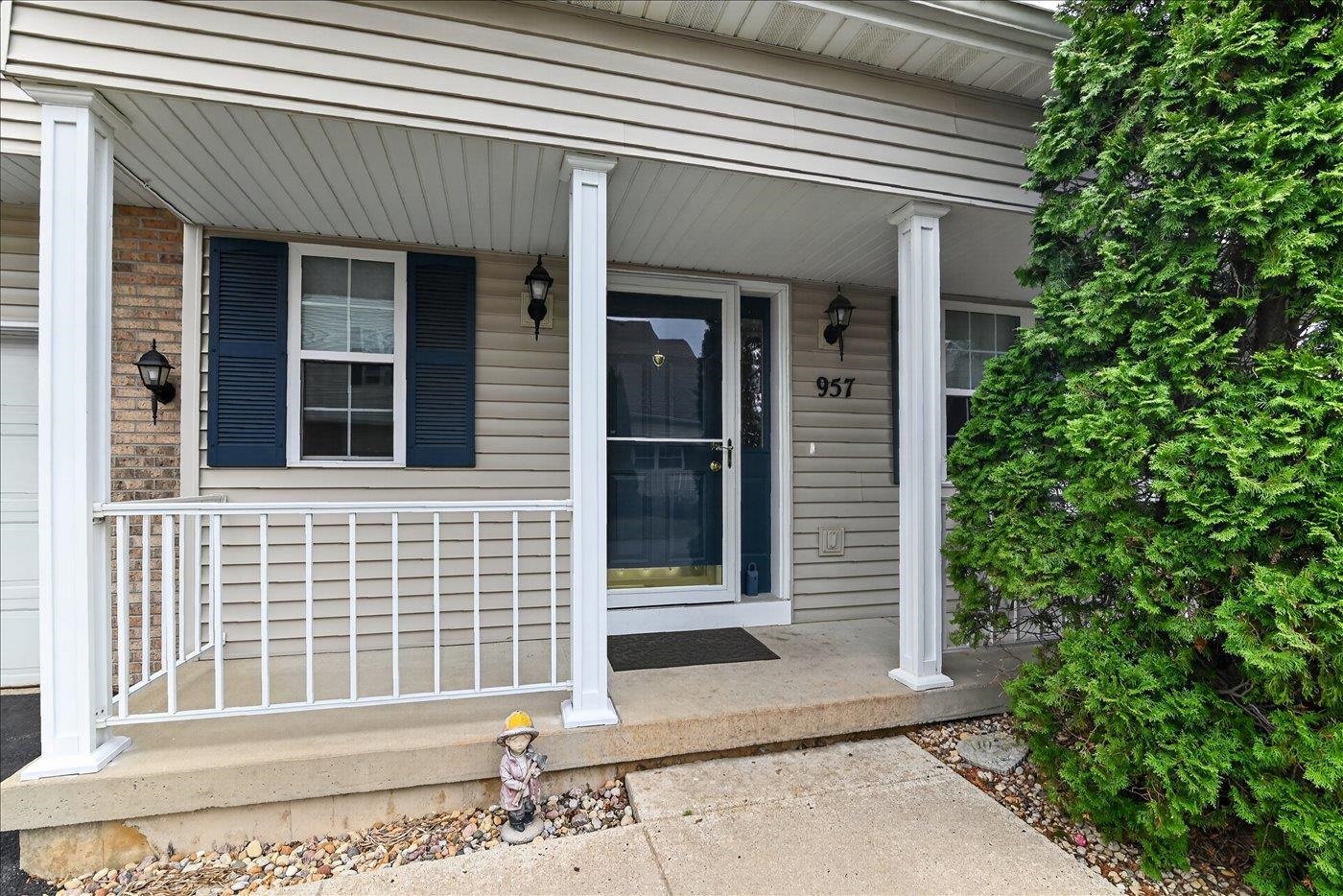 957 Chandler Lane Sun Prairie, WI 53590 - Photo 3 of 47