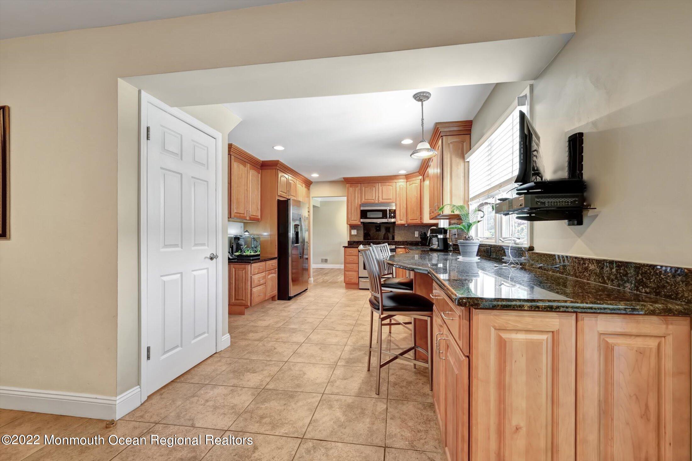 4 Sussex Road Morganville, NJ 07751 - Photo 13 of 55 13-23936758