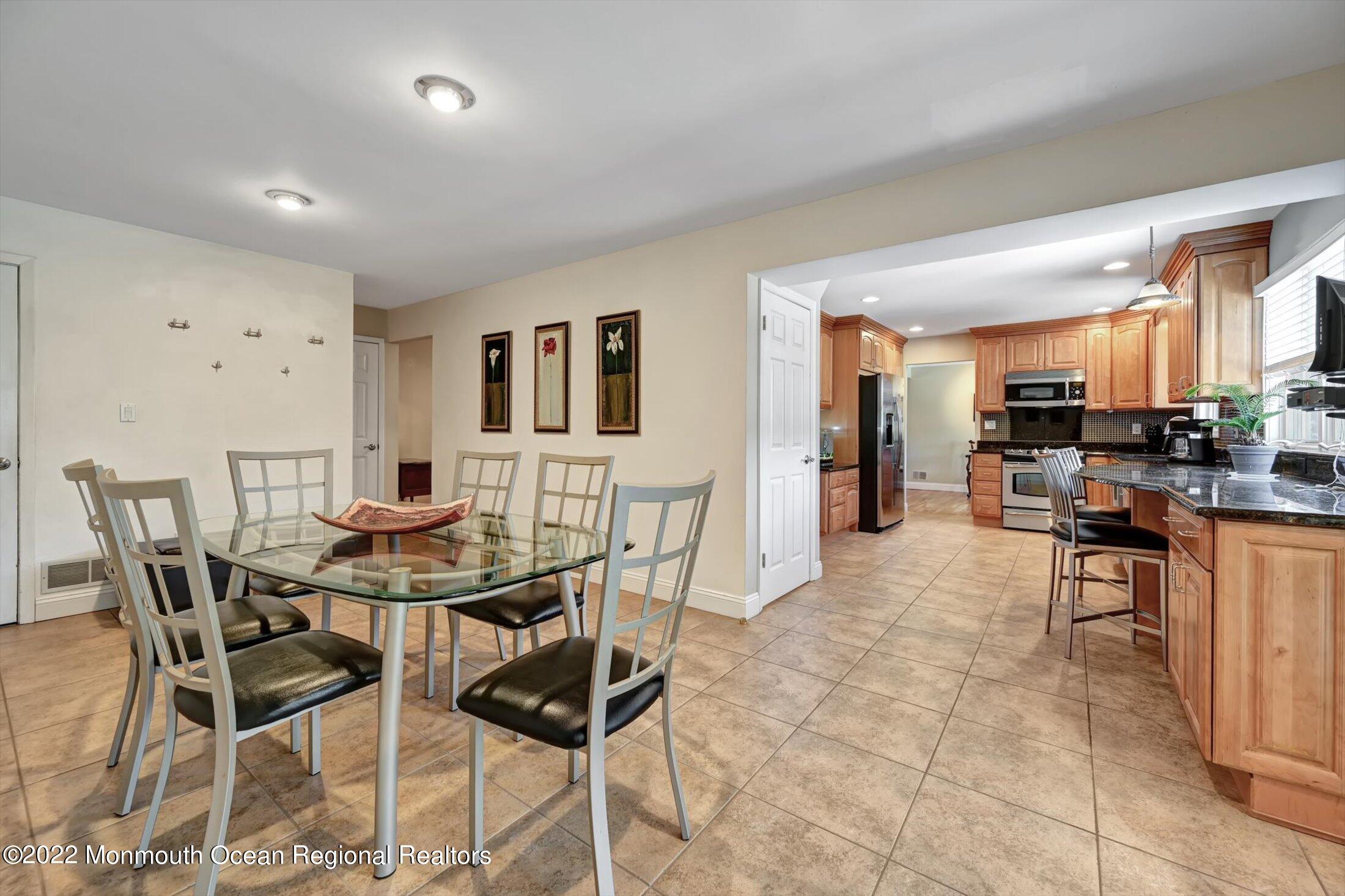 4 Sussex Road Morganville, NJ 07751 - Photo 17 of 55 17-23936776