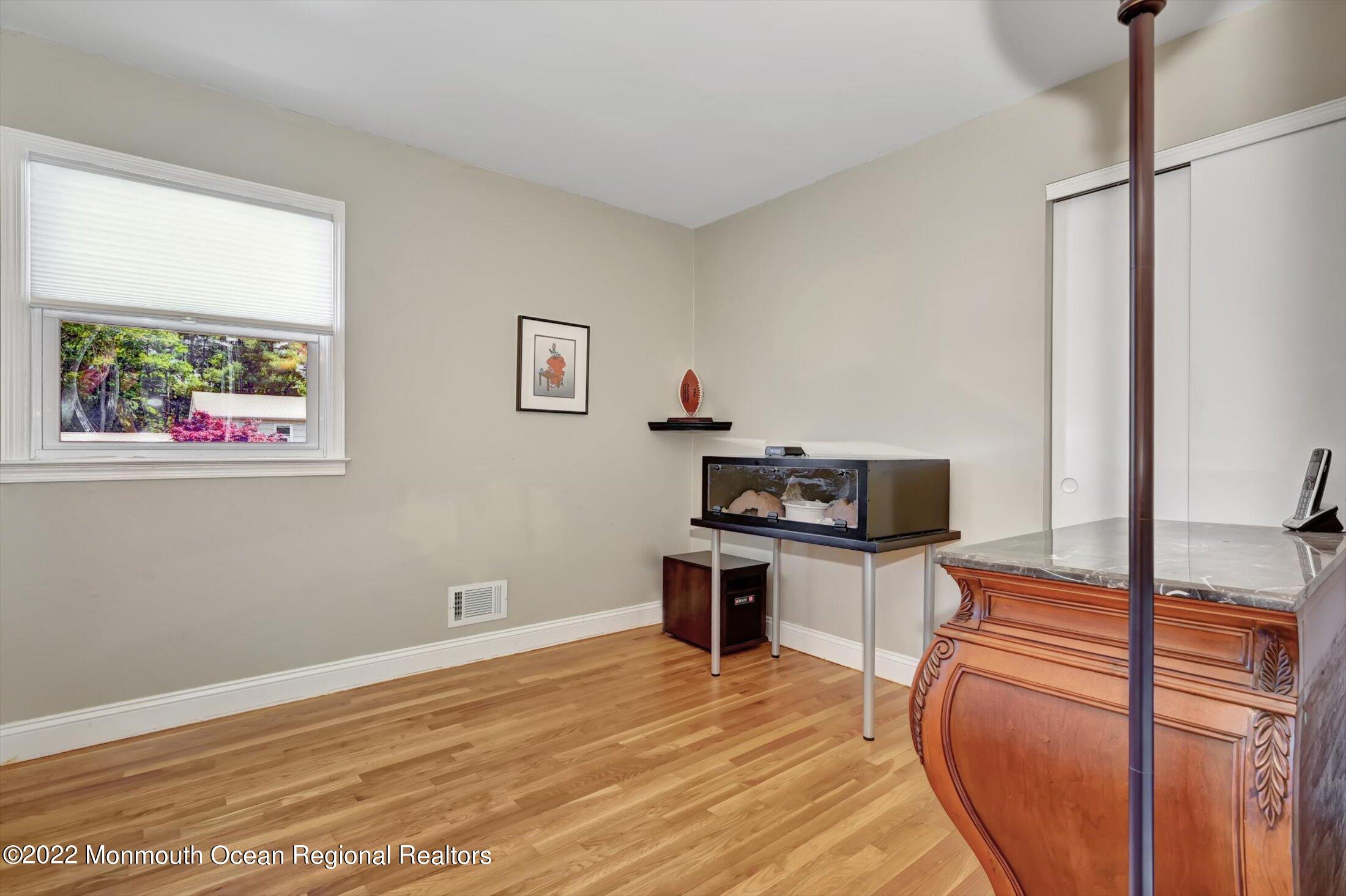 4 Sussex Road Morganville, NJ 07751 - Photo 27 of 55 27-23936806