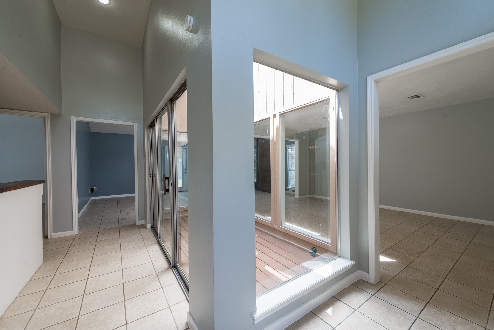 1022 White Sands Road Katy, TX 77450 - Photo 2 of 27 Stunning bright entry, with atrium and wet bar.