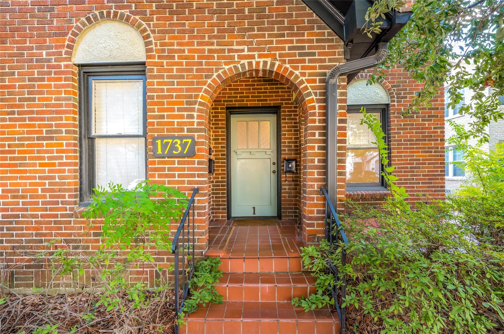 1737 Albans Road, Unit 1 Houston, TX 77005 - Photo 3 of 13 a view of entrance of the house